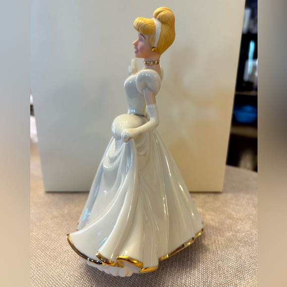 NIB Lenox Classics Disney Showcase Collection Cinderella - Picture 2 of 8